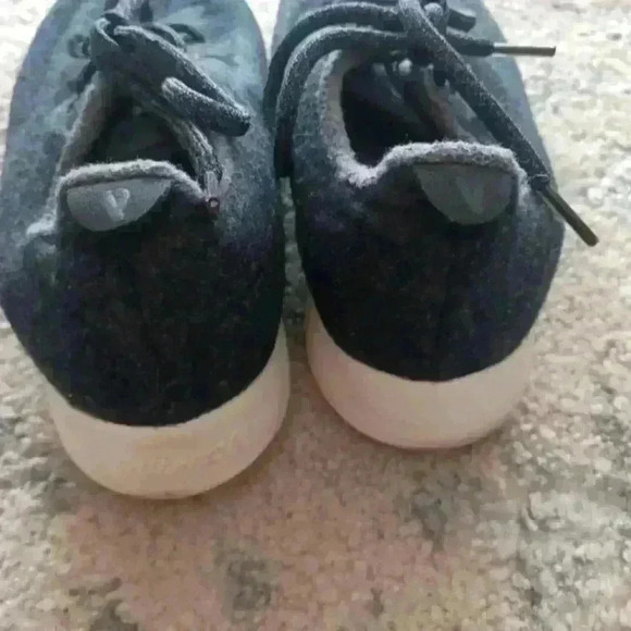 Allbirds Womens Dark Gray Wool Runner 9 - Picture 4 of 14